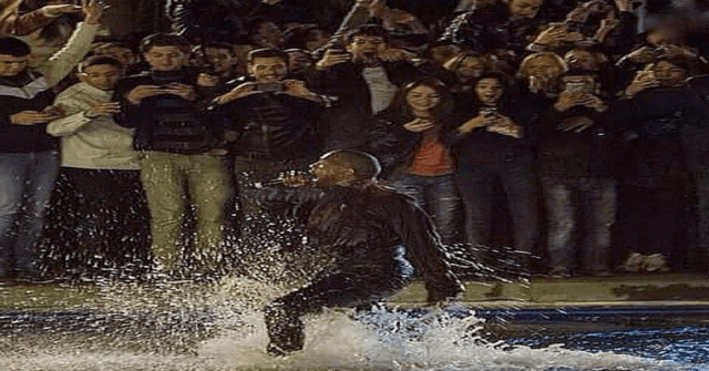 Kanye West es retirado del Lago Swan Kanye West es retirado del Lago Swan